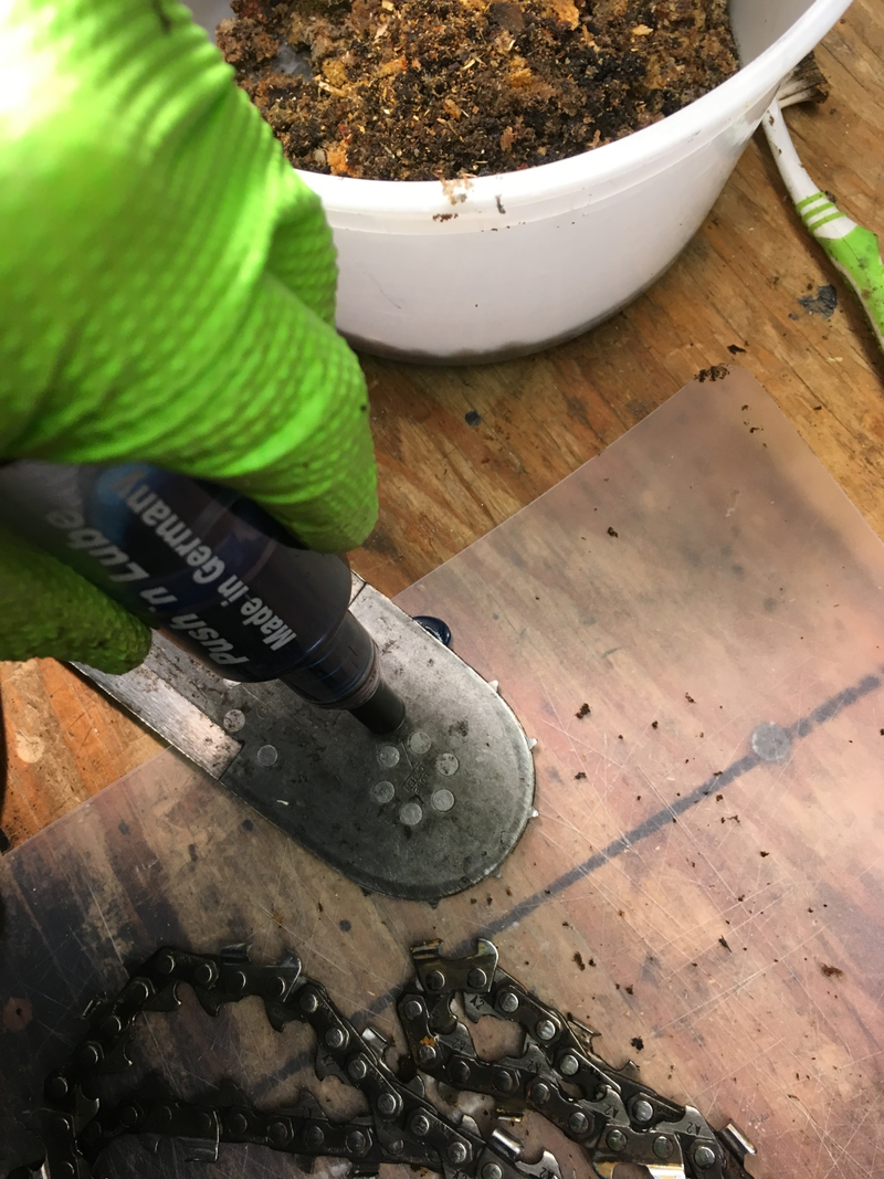 see the grease coming out the side of the roller tip... insert innuendo here